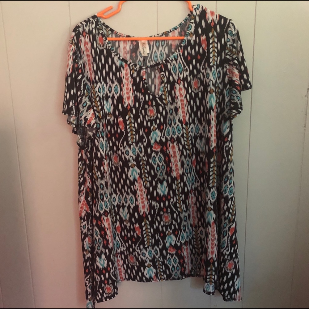 Patterned silky tunic top.